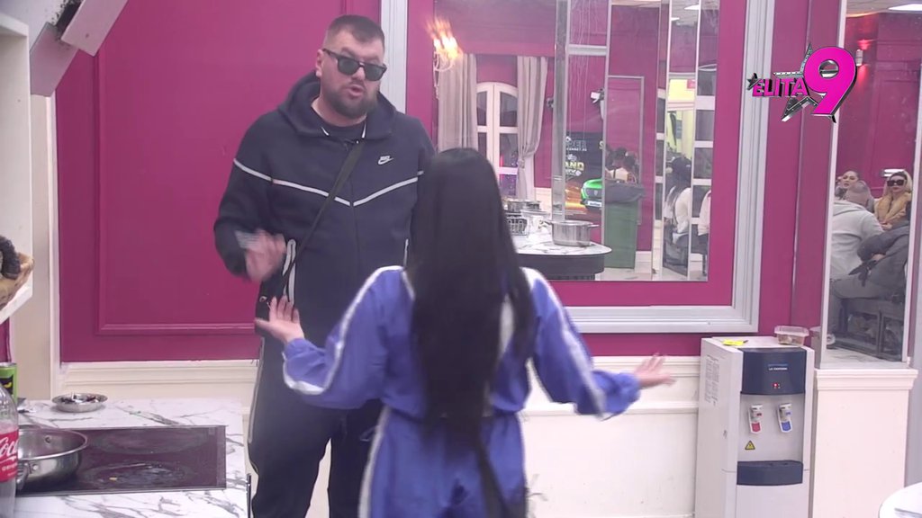 NE MOŽE DA GA OPERE NI SAVA NI DUNAV! Janjuš pokušao na sve načine da se ogradi od Jovane Cvijanović, ona mu ne da da predahne! (VIDEO)