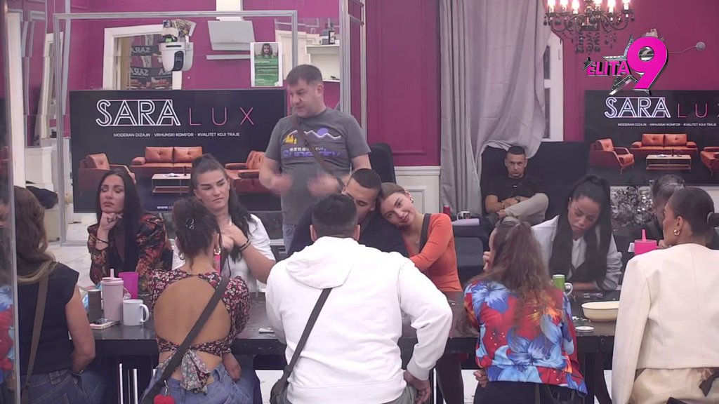 DOŽIVEO JE DA NEMA SVOJ IDENTITET: Totalni udar od strane učesnika na Asminovu i Majinu vezu! (VIDEO)