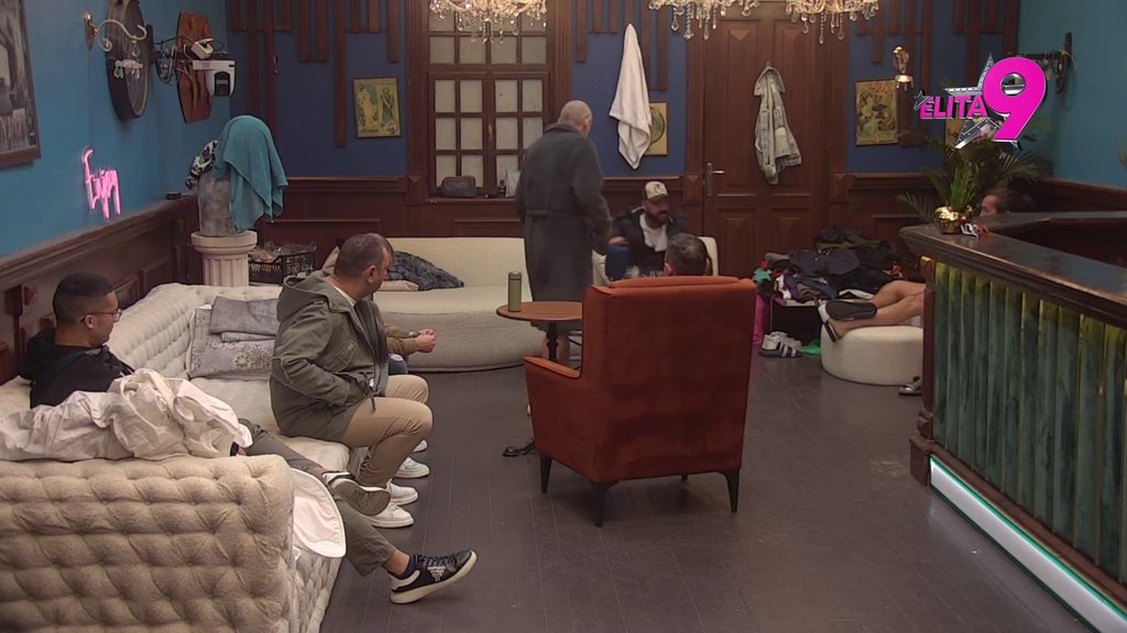 Padaš pod uticaj da te dovede do ludila: Lepi Mića dao očinske savete Mikiju, zajedničkim snagama se bore protiv Bebice (VIDEO)