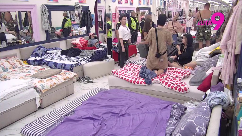 Tenzija se ne smiruje: Mina i Aneli se umešale da brane Boginju od Sare i Sandre, ori se spavaća soba od urlika! (VIDEO)