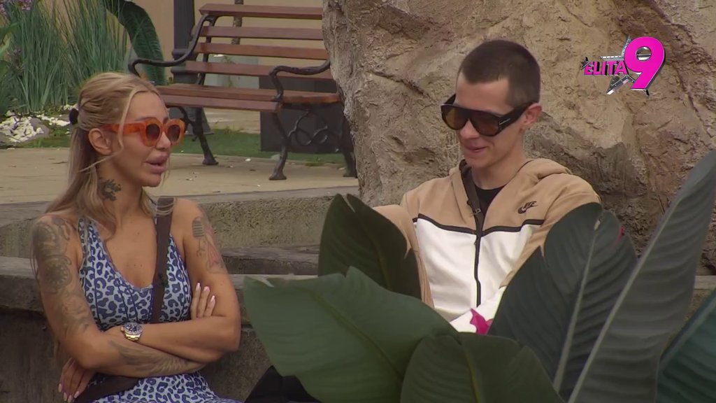 SITA JE UCENJUJE, MORA DA ME BLATI! Neriova Hana razvezala jezik o Aneli: Pričala mi je da joj je sestra LUDA!