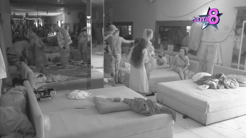 Karambol na sve strane: Kačavendi pala roletna, žestoko napala Jordanku! Obezbeđenje ima pune ruke posla (VIDEO)