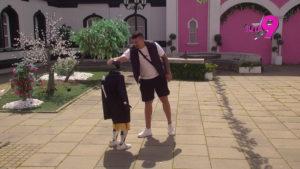 STIGAO DA IH RAZMRDA! Toša obišao učesnike, sve ih izvrnuo naopačke! (VIDEO)