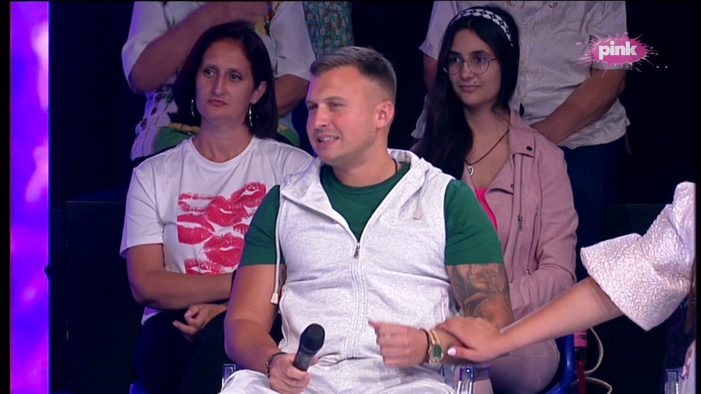 Hladan tuš za Anđelu Đuričić: Stefan Karić se javio njenom psu, nju izignorisao, pa otkrio kakav je njegov emotivan status! (VIDEO)