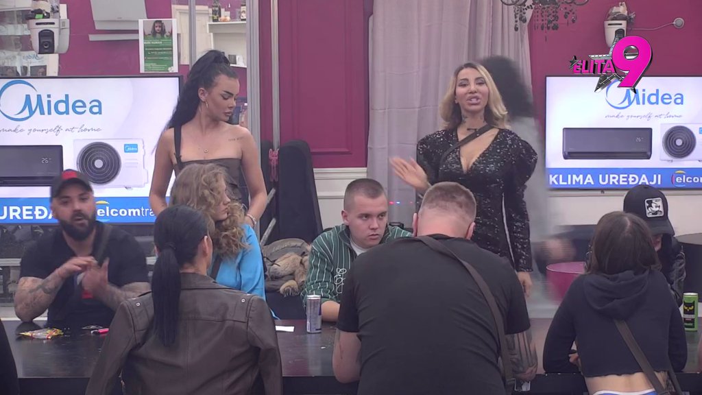 TENZIJA NA MAKSIMUMU: Žestok sukob ljutih rivalki! Aneli i Anita bljuju žestoke prozivke: Došla si ovde da snimaš p*rniće! (VIDEO)