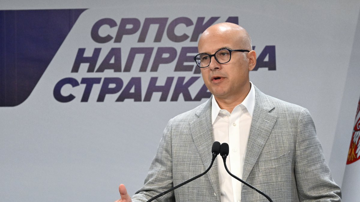 LIDER SNS VUČEVIĆ PRED VELIKI SUTRAŠNJI SKUP U BEOGRADU Najveća srpska trobojka, program za dec, roboti: Najavio i spektakl na Vidovdan i sabranje vojske