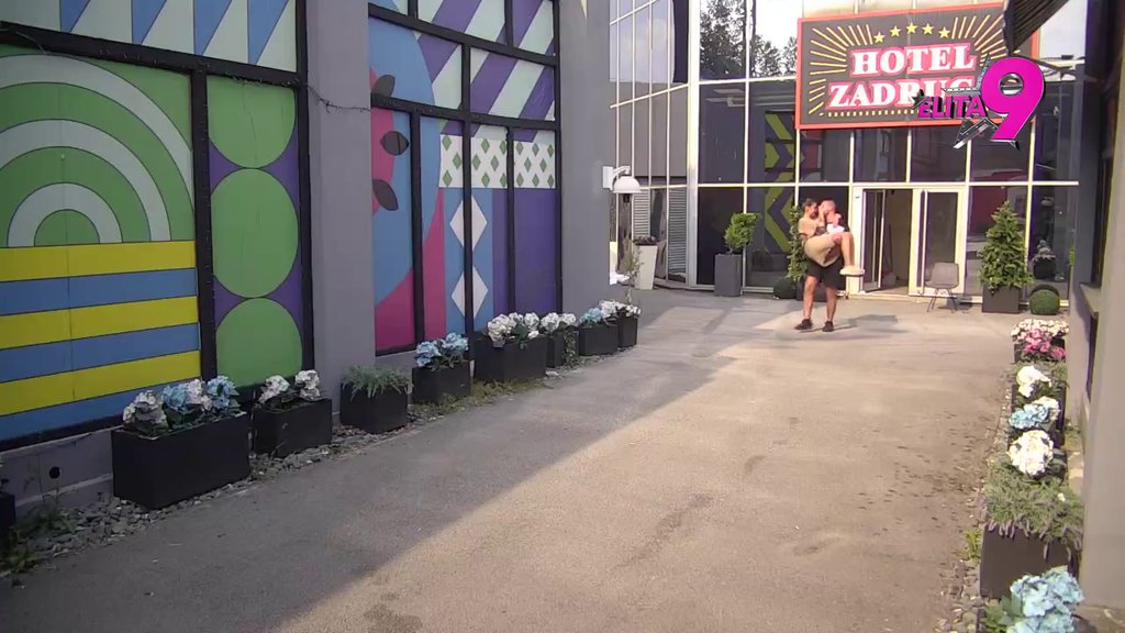 Komentariše te ova što je spavala sa dedom za pare! Viktor svim silama brani Minu, ona ponovo zajaukala: Ja sam emotivno nestabilna! (VIDEO)