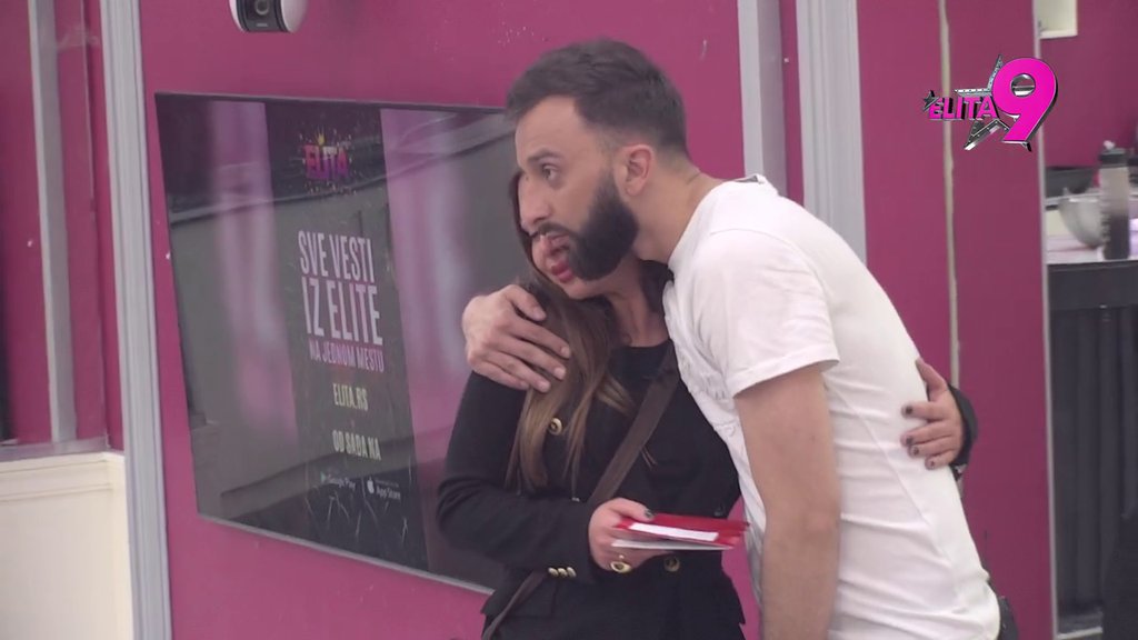 Ne zna se ko je emotivniji! Ni Apolon sa Zvezdare nije ostao imun, Sara isplakala more suza zbog čestitke od majke: Više ti neću opraštati greške (VIDEO)