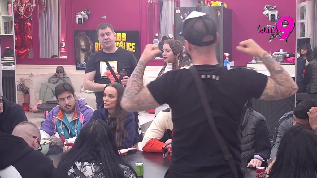 Sad si VEĆI BLAM NEGO ŠTO SI IKAD BIO! Učesnici urnišu Luku što ne sme od Anite da stavi lisice sa Aneli: Majmune, konju jedan! (VIDEO)