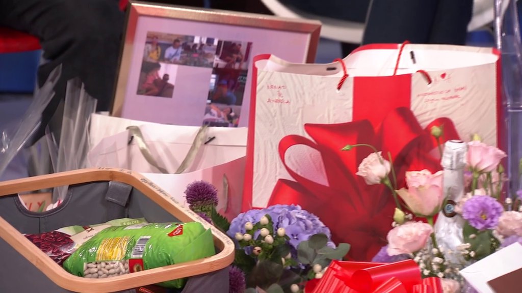 Fanovi Anđele i Gastoza odrešili kosu: Stigao pun kamion poklona, ona kad je ugledala ove namirnice prasnula u smeh! (VIDEO)