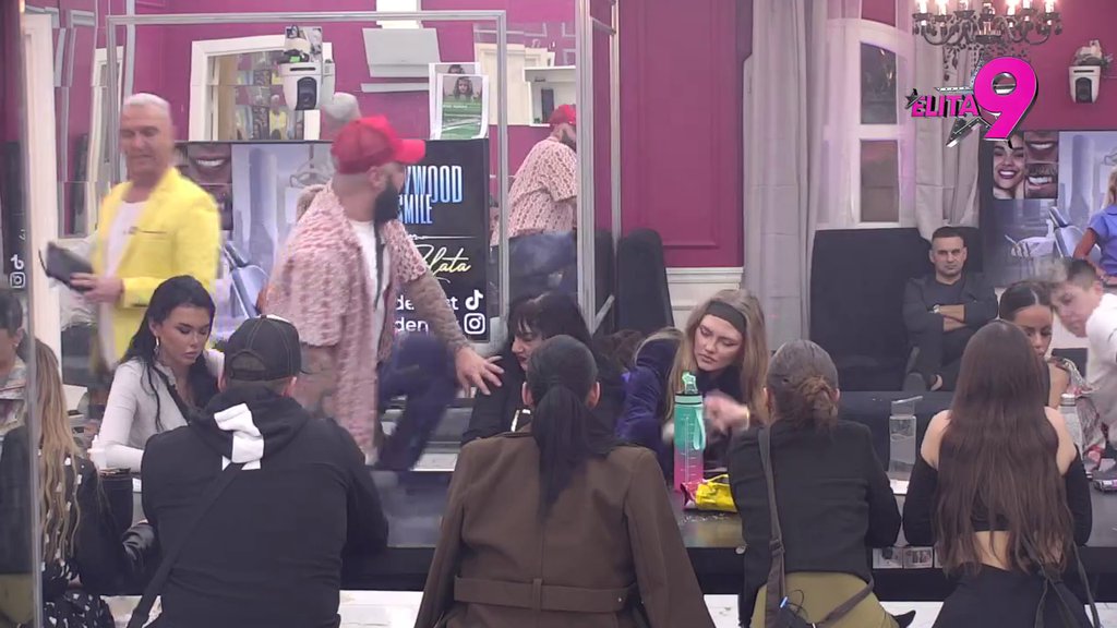 Ovo je moja pobeda! Opšti haos u Beloj kući zbog Anđelovog prvog mesta na anketi, on se ismejao svima u lice! (VIDEO)