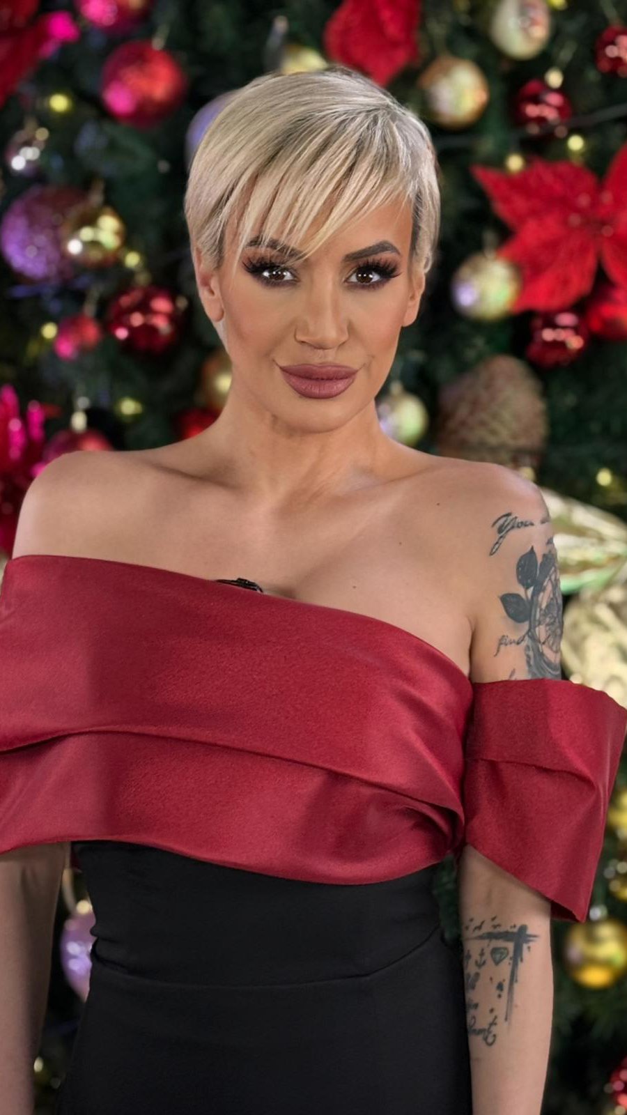 Sebi ću poželeti dragi, a ne ludi kamen: Dušica Jakovljević za Pink.rs sumirala 2025. godinu, otkrila šta će promeniti u 2026., pa priznala: Ulazim pametnija, iskusnija, ali i zgodnija (FOTO)