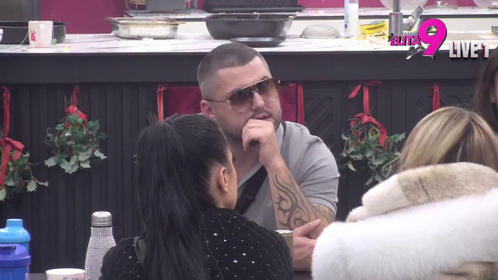 Vinuo ih u nebesa: Bora Santana ishvalio Alibabu i Aneli za sve pare, a evo koga je poslao! (VIDEO)