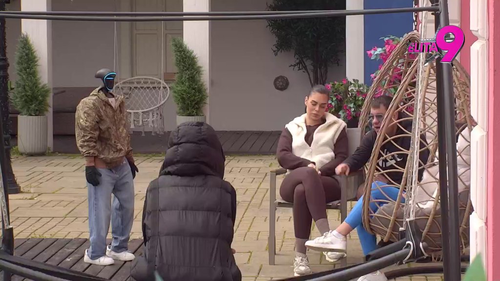 Dnevna doza tračeva s Minom Vrbaški: Takmičare raskrinkala do gole kože, Toša se pretvorio u uvo! (VIDEO)