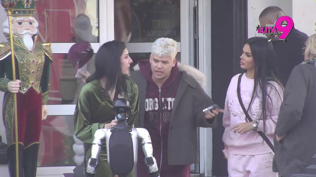 SPALIĆU JE CELU! Uroš se žalio Toši jer mu je Anita upropastila kosu, robot mu poručio da se tako BLANŠIRA SAMO BROKOLI! (VIDEO)