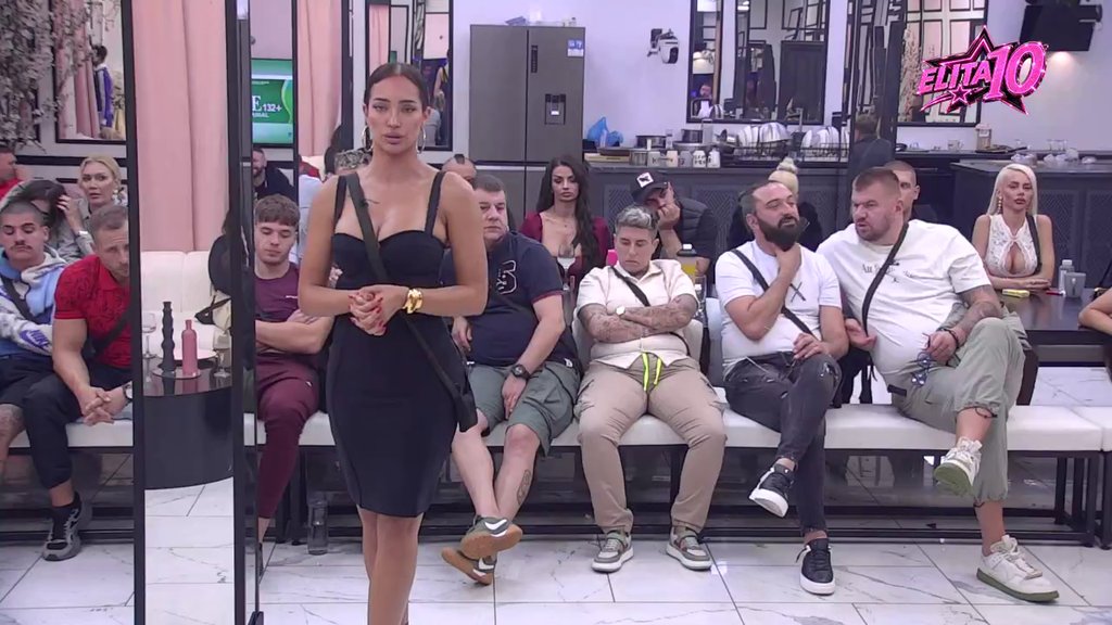 Ona samo s Pentagonom nije bila povezivana: Car se osvrnuo na Anelinu prošlost, pa otkrio da je tokom dopisivanja s njim ponižavala Đukića! (VIDEO)