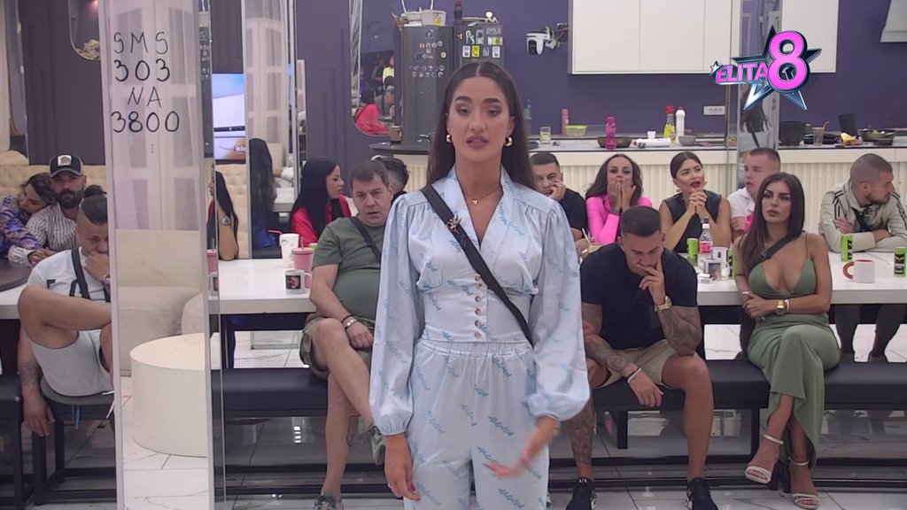 Bez dlake na jeziku! Anđela bacila sumnju na to da je primetila FLERT Sofi i Gastoza na rođendanu Velikog šefa, evo čime ga drži u šaci (VIDEO)