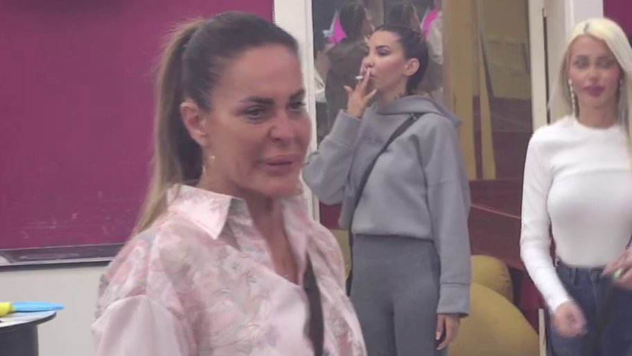 Rat između Kačavende i Vanje ne jenjava, sve puca od optužbi: Davala sam ti pare za butik, lomila si dečku pasoše i kartice! (VIDEO)