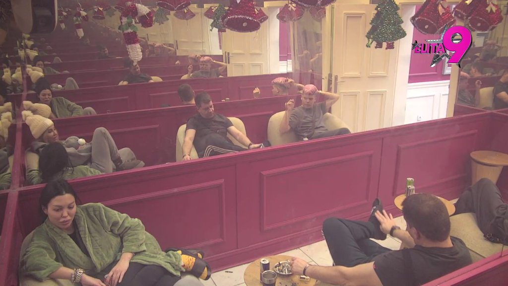 Formirala krizni štab: Vratila se stara Maja Marinković, okupila ljude da joj reše ljubavne jade sa Filipom! (VIDEO)