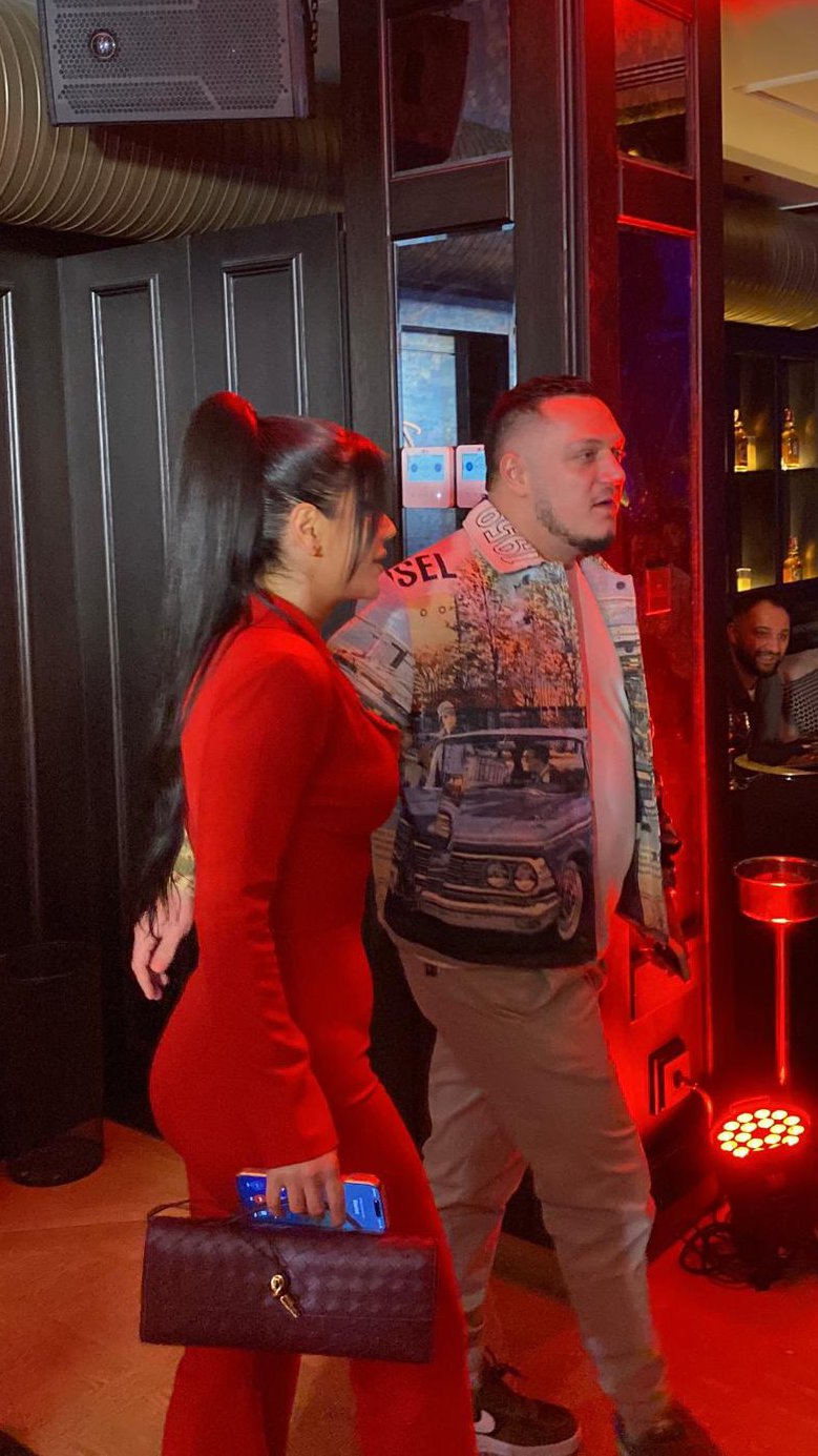 ŠOK! GASTOZ VEĆ IMA NOVU DEVOJKU?! Pojavio se u javnosti sa zgodnom crnkom, a evo čime se ona bavi (FOTO+VIDEO)