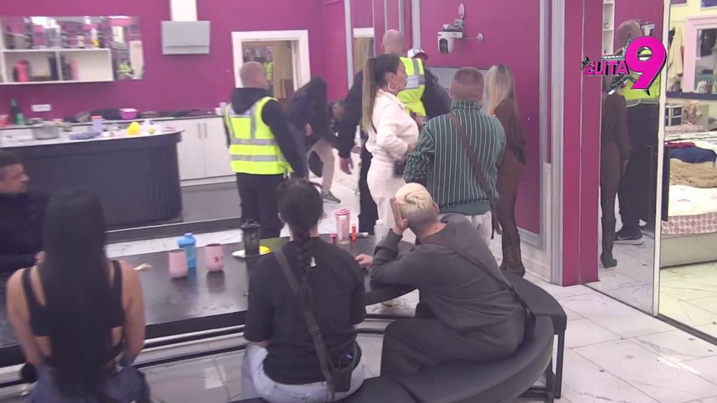 Karambol: Luka doživeo pomračenje zbog Dače i zaleteo se na njega, obezbeđenje napravilo živi zid! (VIDEO)