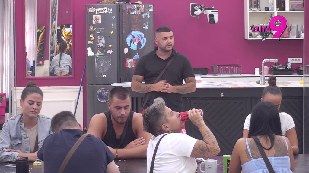 Zaljubljena je u mene! Asmin tvrdi da je Stanija luda za njim, Maja počela da se PUŠI OD MUKE, Dobrojevićka ih zakucala! (VIDEO)