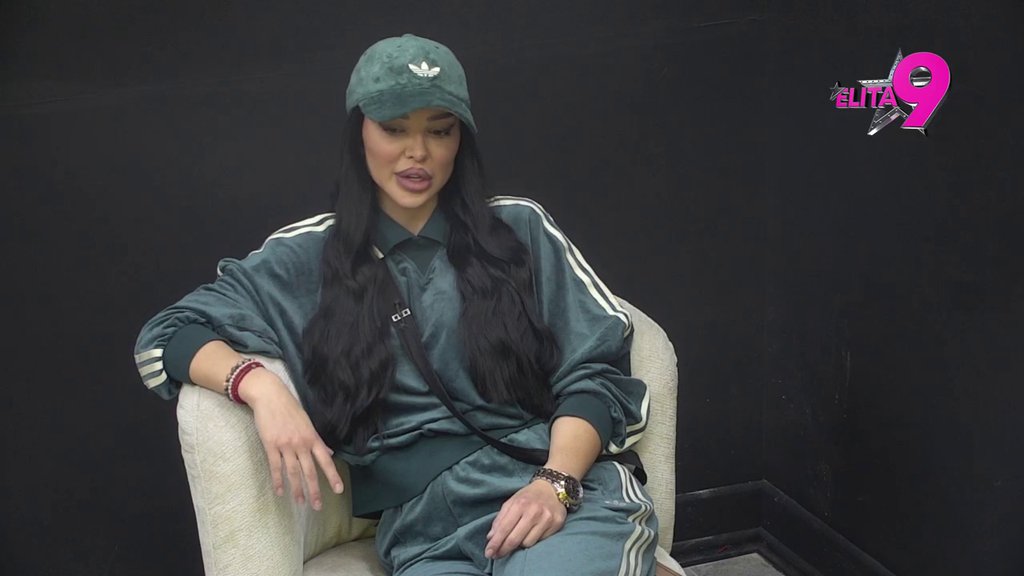 Šokirala se kada ga je videla iz aviona, ali kad je dao karticu... Maja zbog Stanijinog pominjanja njene majke GRCALA U SUZAMA, pa je demolirala: Klimakterična baba, otkucava biološki sat! (VIDEO)