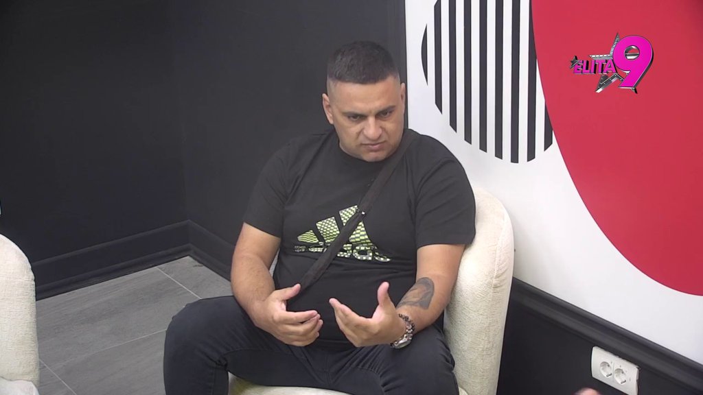 Sedi i bulji u njega dok je ne primećuje: Bebica siguran da Sara Stojanović nije normalna, osuo paljbu i po Luki! (VIDEO)