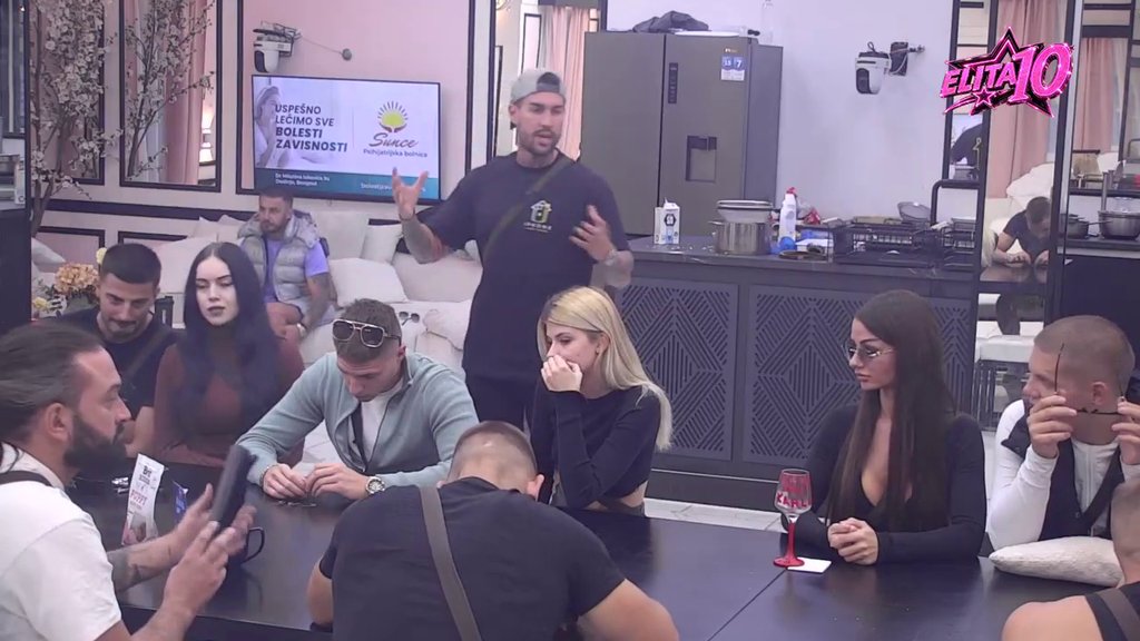 Jakšićka se sukobila sa Dačom, pa opela po Malom Velji: Ispao si džukac, kreten (VIDEO)