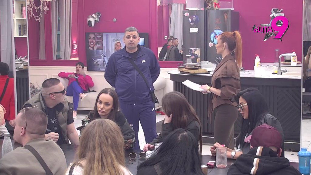 TO JE SVINJETINA OD DEVOJKE: Bora nazvao Anastasiju lopurdom čije je dugove vraćao učesnicima, pa poručio Muratu da krene u napad: ZAVUCI JOJ RUKU ŠTO DUBLJE! (VIDEO)