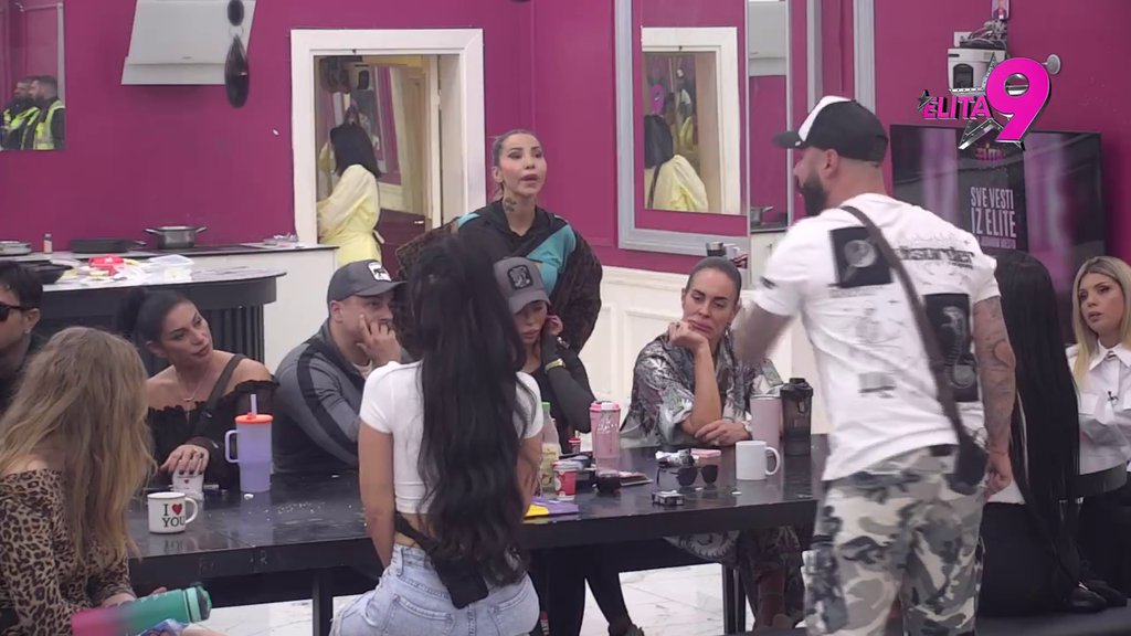 DOŽIVEO POMRAČENJE: Luka udario na Aneli i Asmina, tvrdi da koriste dete za novac, prozvao Ahmićevu za roleks, a Durdžić skočio kao oparan (VIDEO)