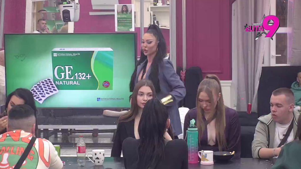 ČOVEK JE VELIK ONOLIKO KOLIKO PRAŠTA: Maja progovorila o odnosu sa majkom, pa se osvrnula na prazninu koju je osećala tokom odrastanja: OTAC ME JE ODGAJAO, NAPRAVIO ME JE DOSTOJANSTVENOM! (VIDEO)