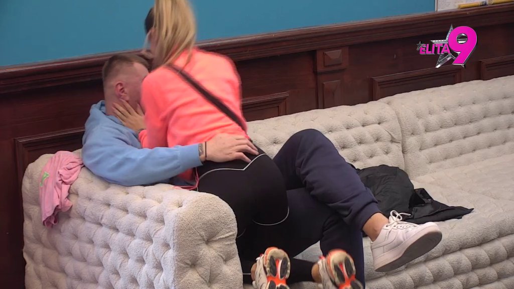 NA MILIMETAR OD POLJUPCA! Aneli i Janjuš priznali da se LJUBAV NIJE UGASILA! (VIDEO)