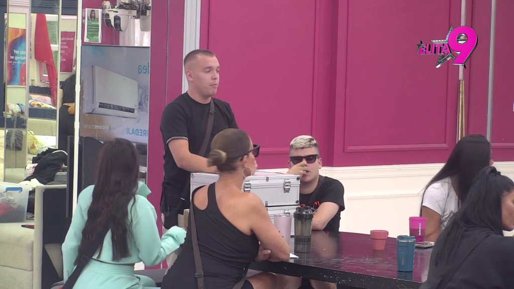Pravo u centar! Dačo siguran da će Aneli ostati Lukina neprežaljena ljubav, pa udario na Anitu: Ti si pokondirena tikva! (VIDEO)