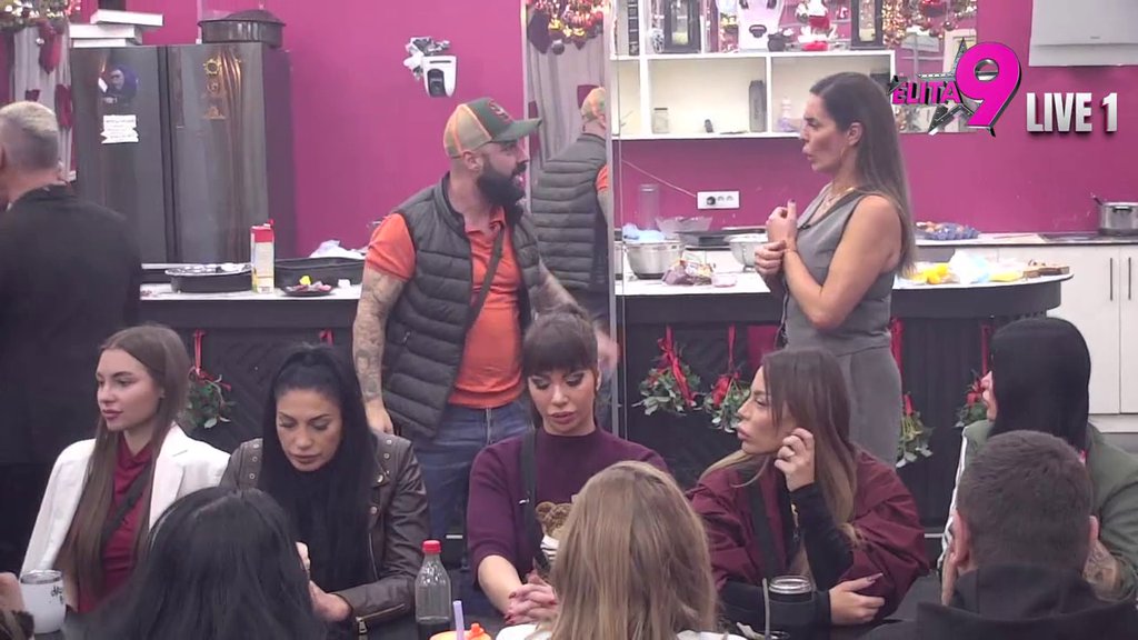 Slomila se u paramparčad: Udruženje Luke i Alibabe totalno demoliralo Aneli, ne može da dođe sebi od bola! (VIDEO)