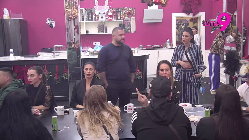 KARIĆ POMRSIO KONCE: Sofija i Terza žestoko zaratili, on ne može da se pomiri sa tim da se dopisivala sa njegovim drugom! (VIDEO)