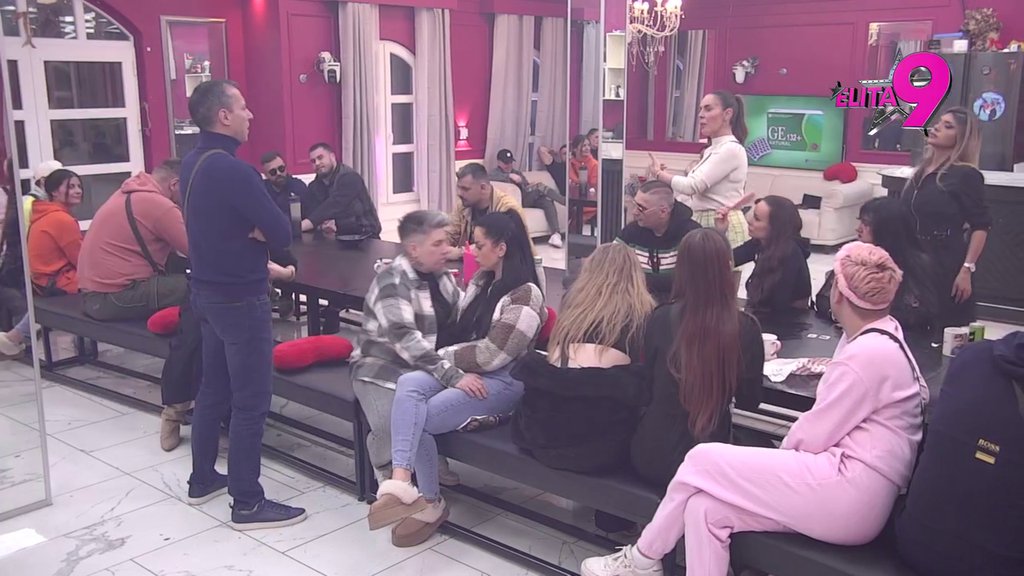 Šta sam, klimakterična baba kao tvoja Zlata, pošto te podsećam na nju?! Kačavendi pala roletna, obrisala patos s Mikijem Dudićem pred svima, on se spetljao u svojim lažima (VIDEO)