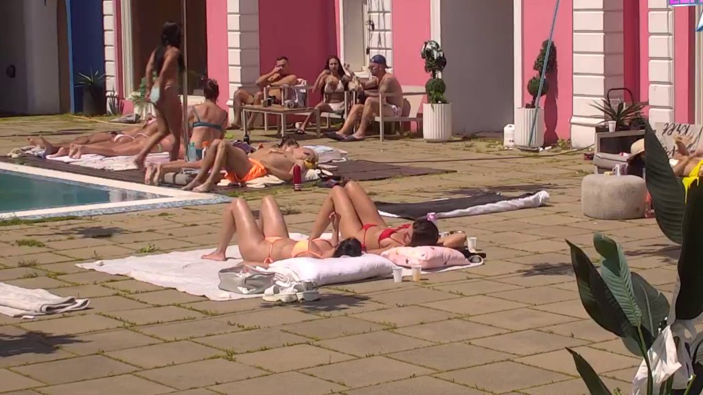 Potpuni hit: Enu Čolić sramota da ode u Valentino patikama kod sina u školu i traži popust za eksurziju, ovo nema nigde! (VIDEO)