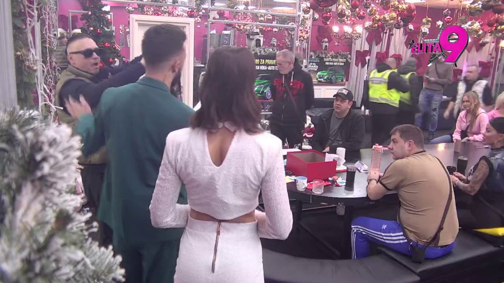 Tenzija dosegla vrhunac! Anđela poručila Mići samo srećnu novu godinu, Dača potkačio Gastoza: Čuo sam da nisi sa onim VEPROM (VIDEO)