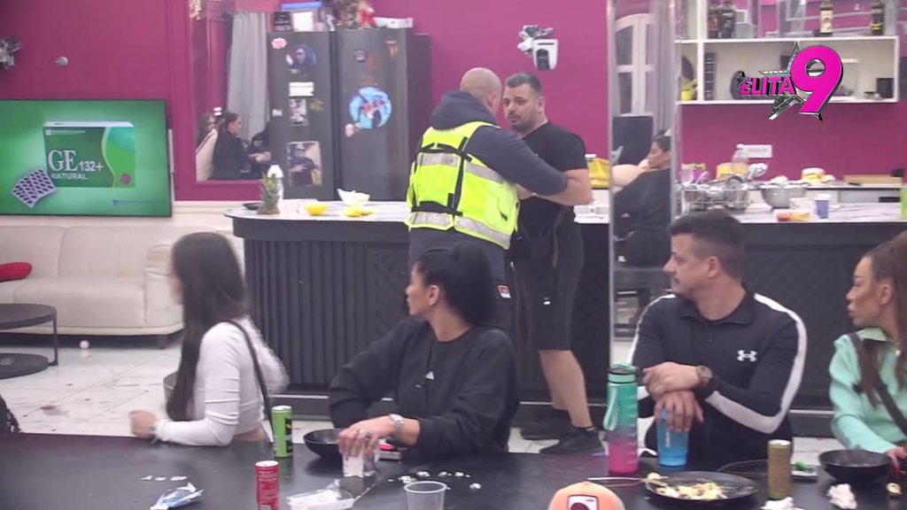 OBEZBEĐNJE JE ODMAH REAGOVALO: Ivan potkačio Boru za odnosu sa Urošem, on krenuo da se obračuna sa njim, pa je Stanić priznao koju ponudu mu je Santana dao (VIDEO)