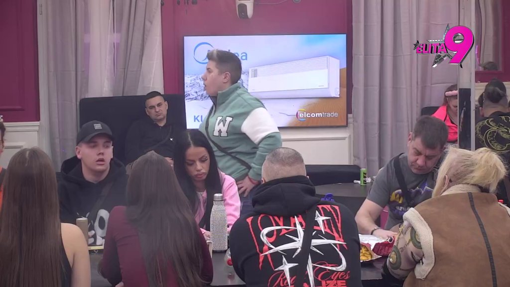 Pokušala da demantuje slike! Teodora tvrdila da nije bila u Takijevom stanu, pa porekla, totalno se spetljala u LAŽIMA: Dobro, rekla sam u afektu! (VIDEO)