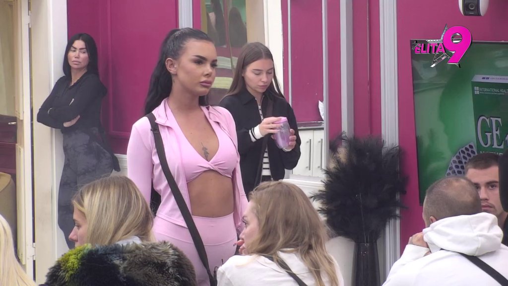 Plakao si mi u stanu da želiš da pobegneš od mame: Karambol u Eliti! Anđelo i Anita tresu zidove urlicima, žestokom okršaju nema kraja (VIDEO)