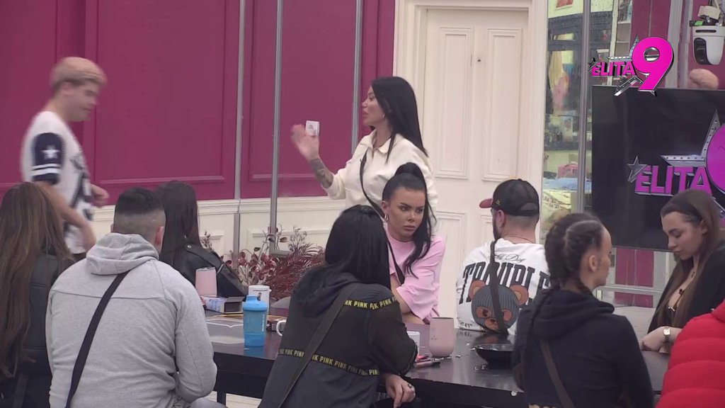 Vanja totalno hladna na Kačavendinu pljuvačinu, Asmin izneo sve detalje o POKOJNOM VERENIKU: Poslala 2.000 evra za sanduk dečku kog ne poznaje... (VIDEO)