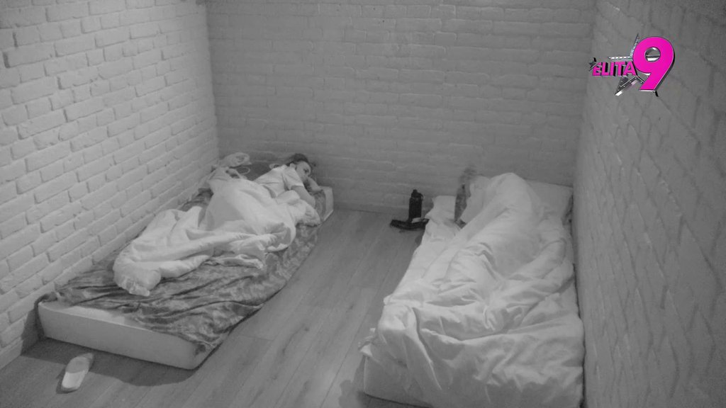 Stepenik po stepenik! Đukić iskukao zagrljaj od Teodore, ona povukla ručnu: Ako zaspiš, ja te budim (VIDEO)