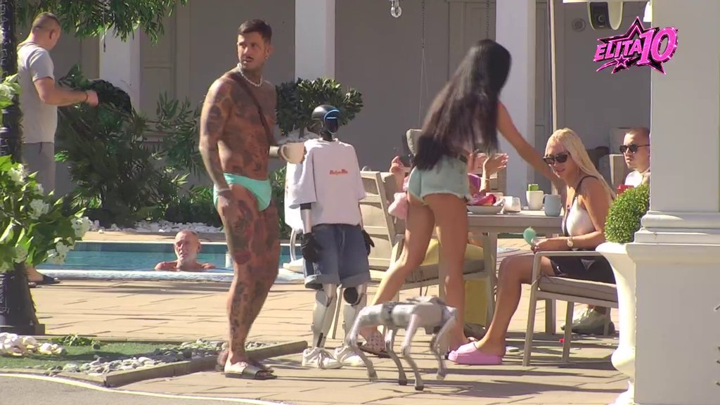 Fifi napravio pometnju u Eliti! Svi se sjatili oko Tošinog ljubimca, on poručio: Sterilisan je  (VIDEO)