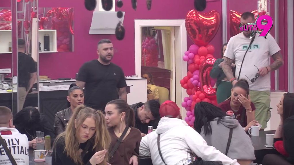 Ovo magare treba zgaziti kada je u blatu: Janjuš priznao da mu je ŽAO Aneli, Ivan udario na nju nikad jače (VIDEO)