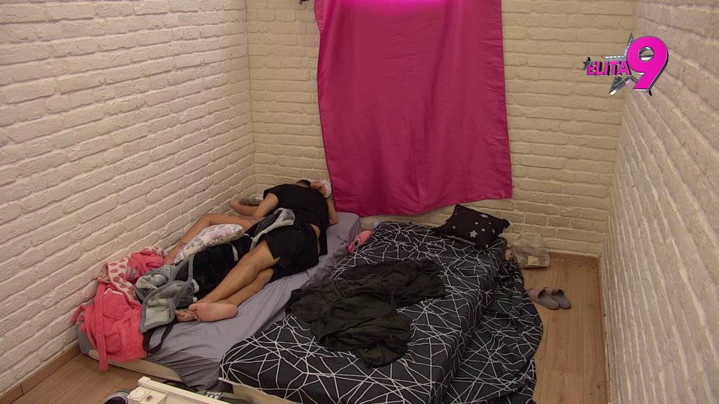 NAVALIO KAO GLADNA GODINA! Bebica spopao Teodoru čim je oči otvorio, jedva dočekao pomirenje! (VIDEO)