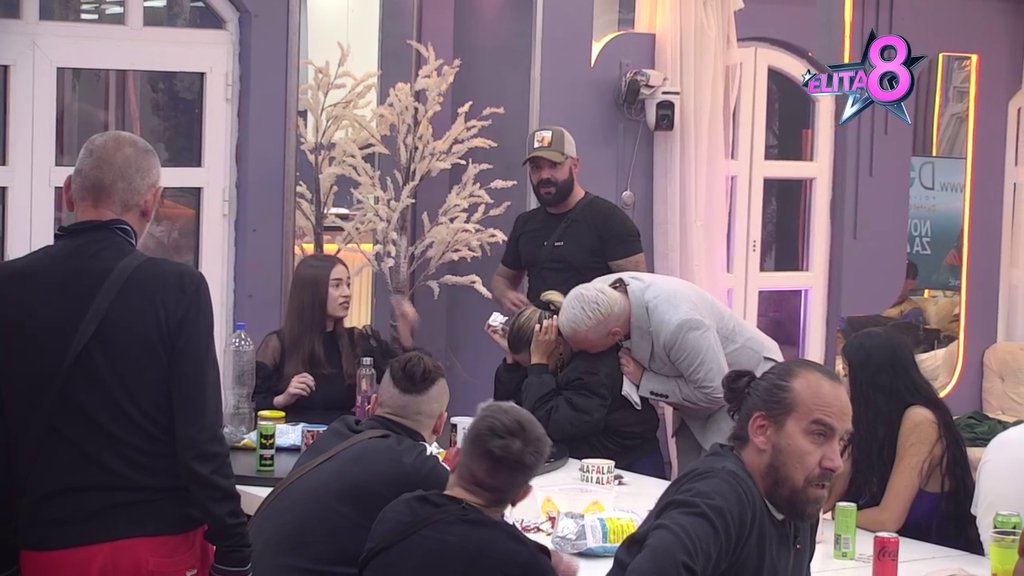 "URSULA ELITE 8" UPALILA VREĐALICU! Žestoko udarila na Aleksandru, nazvala je KLEPTOMANKOM, Ivanija pred svima PLJUNULA Luku (VIDEO)