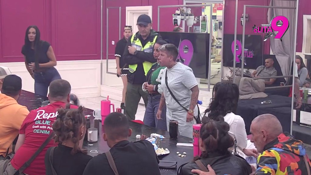 OBEZBEĐENJE NAPRAVILO ŽIVI ZID! Matora i Asmin ušli u brutalan klinč, od uvreda koje su izgovorili učesnici ostali ZATEČENI! (VIDEO)