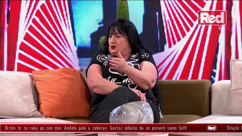 Stavio je telefon na zamrzivač i snimao me, rekao je da će da napravi i Marijani i Aleksandri dete: Milosava peni na Uroša, rešila da ga raskrinka, pa udarila na Milovana: Ako ja budem morala da se odreknem svog deteta, završiću u zatvoru (VIDEO)